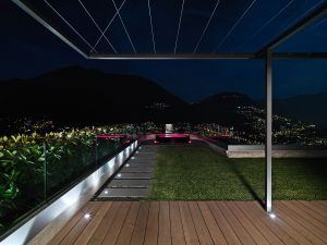 garden-roof-modern-house-design-with-outdoor-plants-and-green-grass-plus-glass-railings-ideas